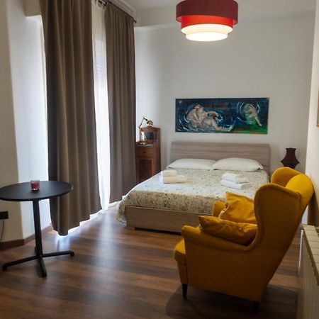 B&B I Miti Dell Etna Catania Centro Vicino Il Duomo Catânia Exterior foto