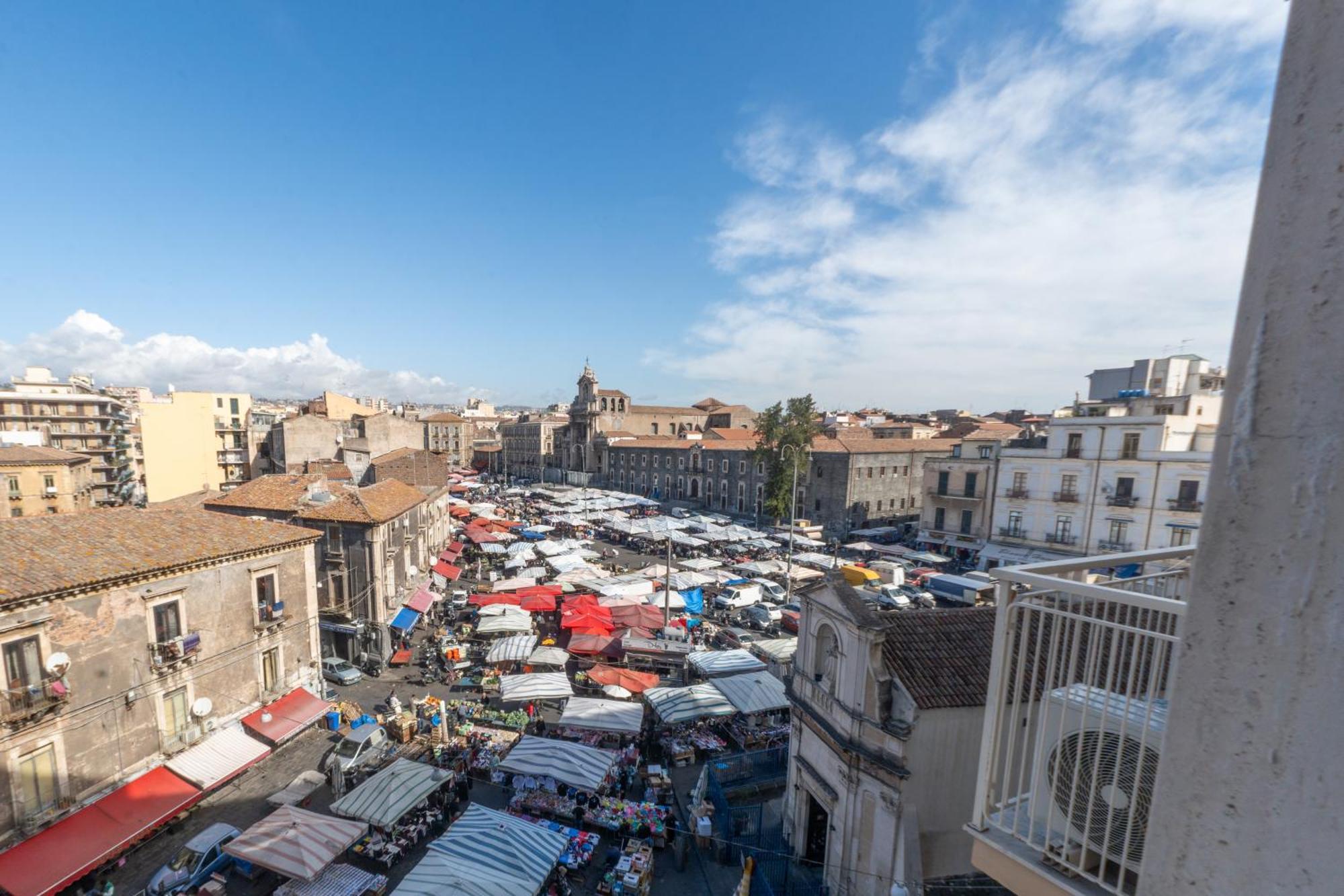 B&B I Miti Dell Etna Catania Centro Vicino Il Duomo Catânia Exterior foto